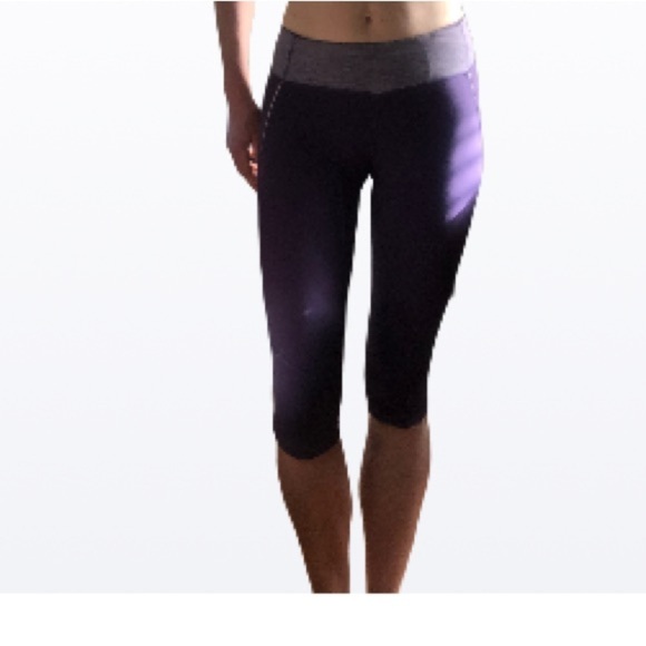 Lululemon Athletics Size 6 Running Crops purple with reflective strips - Picture 2 of 16